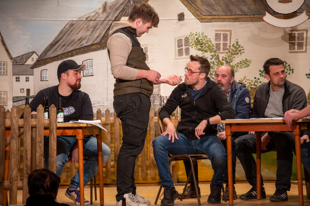 Besucher der Ausstellung