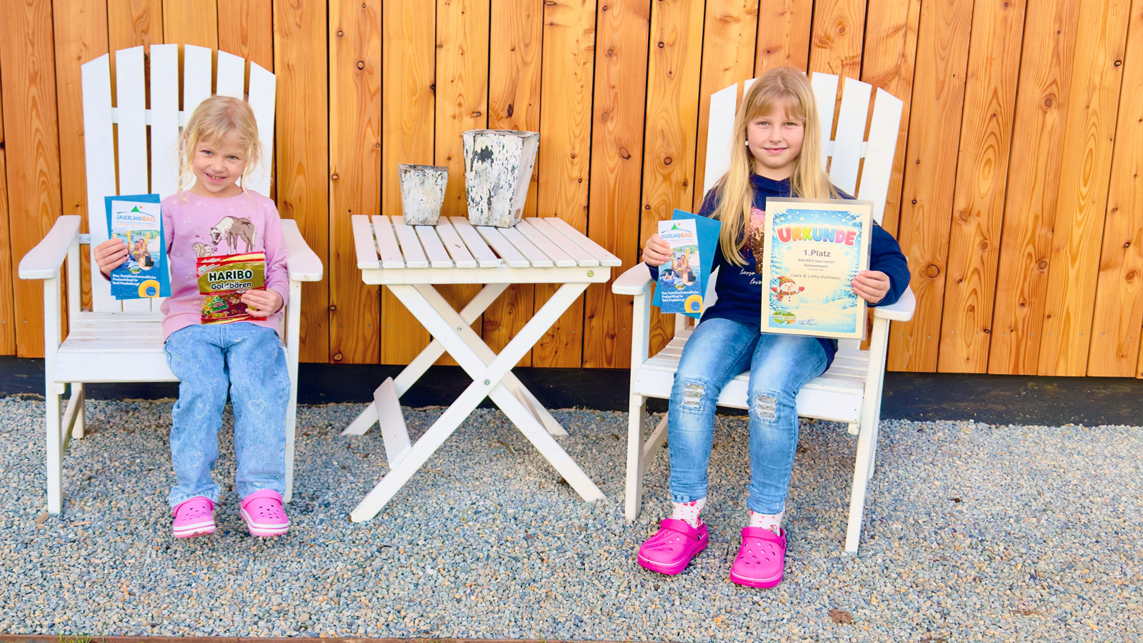 Clara und Lotta freuen sich über Ihren verdienten Preis 